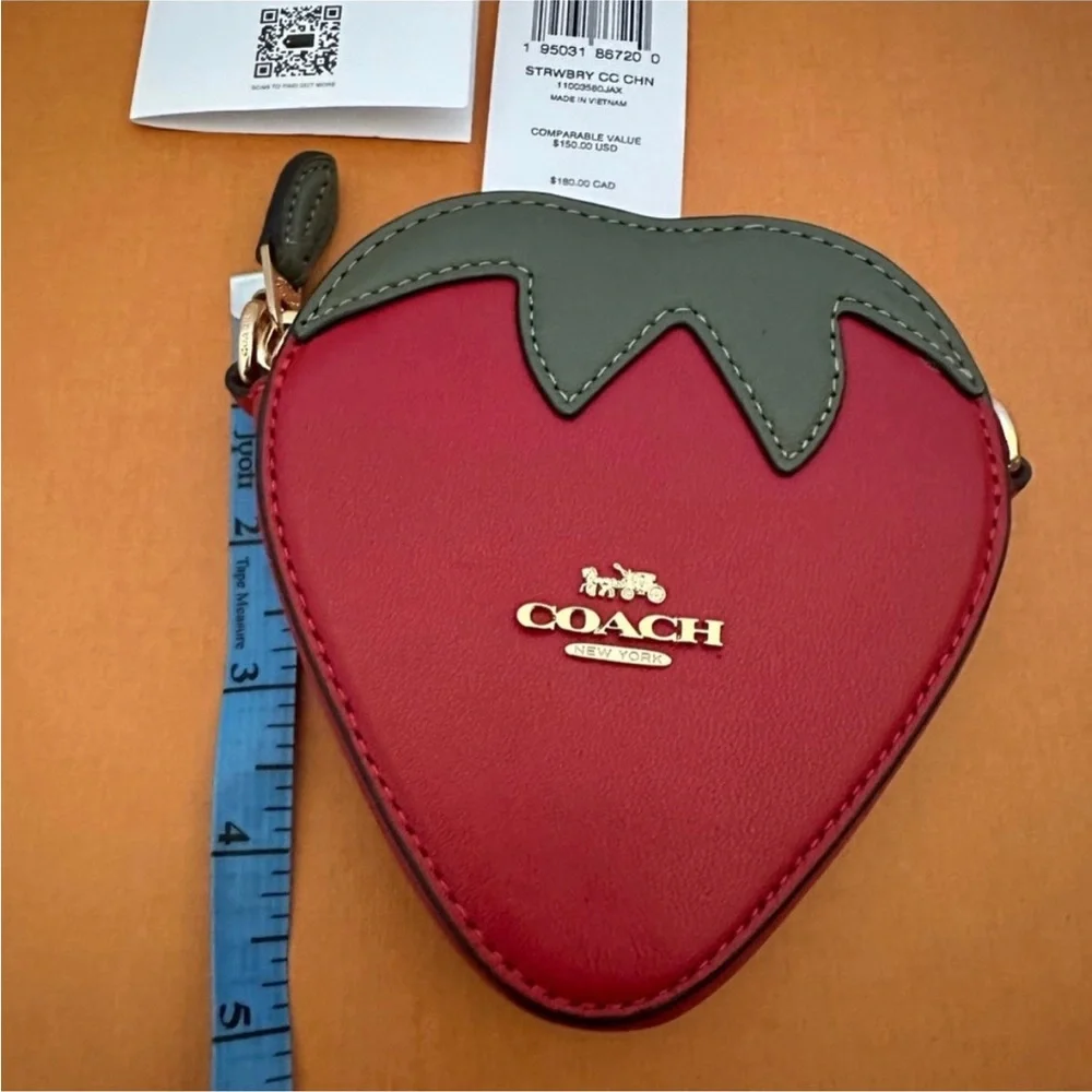 ❤️❤️❤️NEW Coach heart/strawberry shaped coin case/wallet on a chain ❤️❤️❤️ - Picture 8 of 12